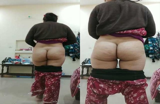 Pakistani Girl Dispalying Her Fleshy Ass On Cam